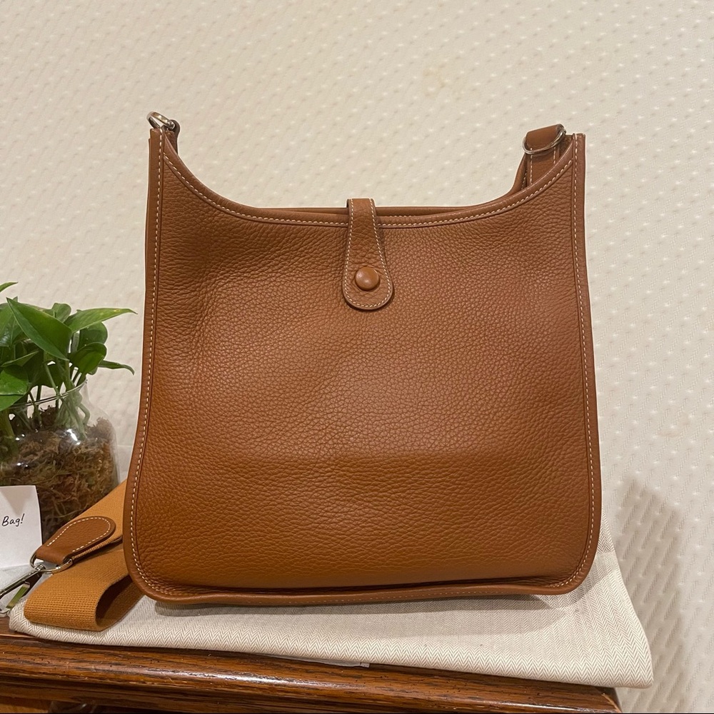 Authentic Hermés Evelyne III GM Crossbody Bag - Picture 3 of 13